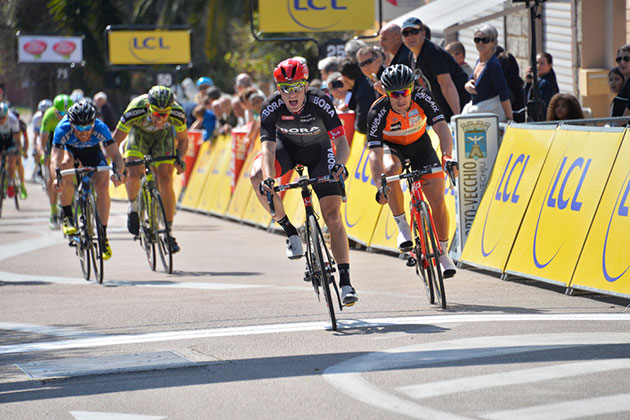 Sam Bennett wins stage 1